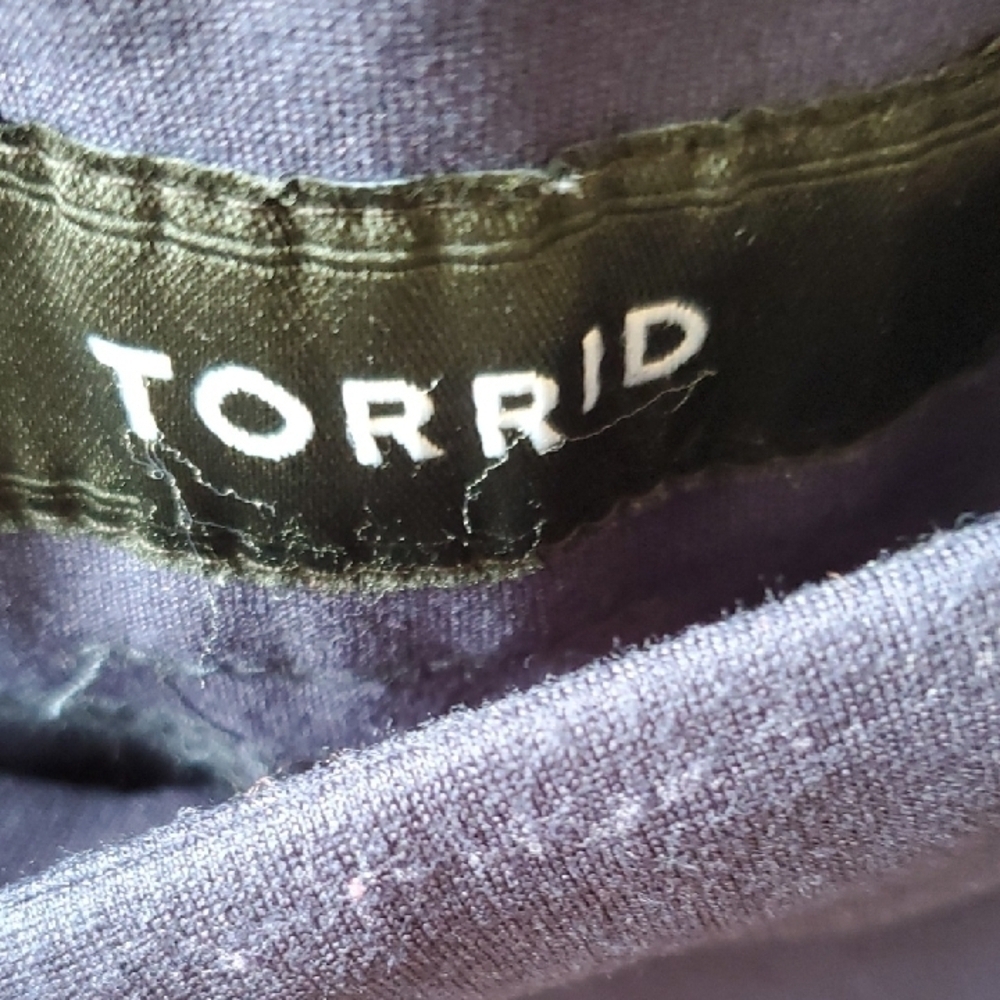 Torrid Blue and White Capris with Nautical Style - Picture 2 of 12